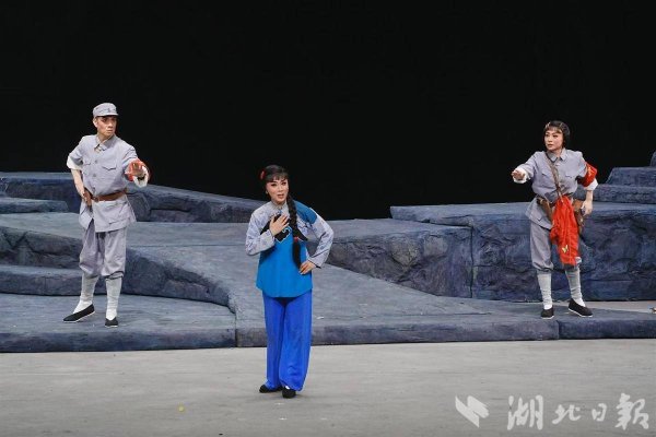 配资开户公司 楚剧精品《大别山人》走进黄冈  精神火种代代相传